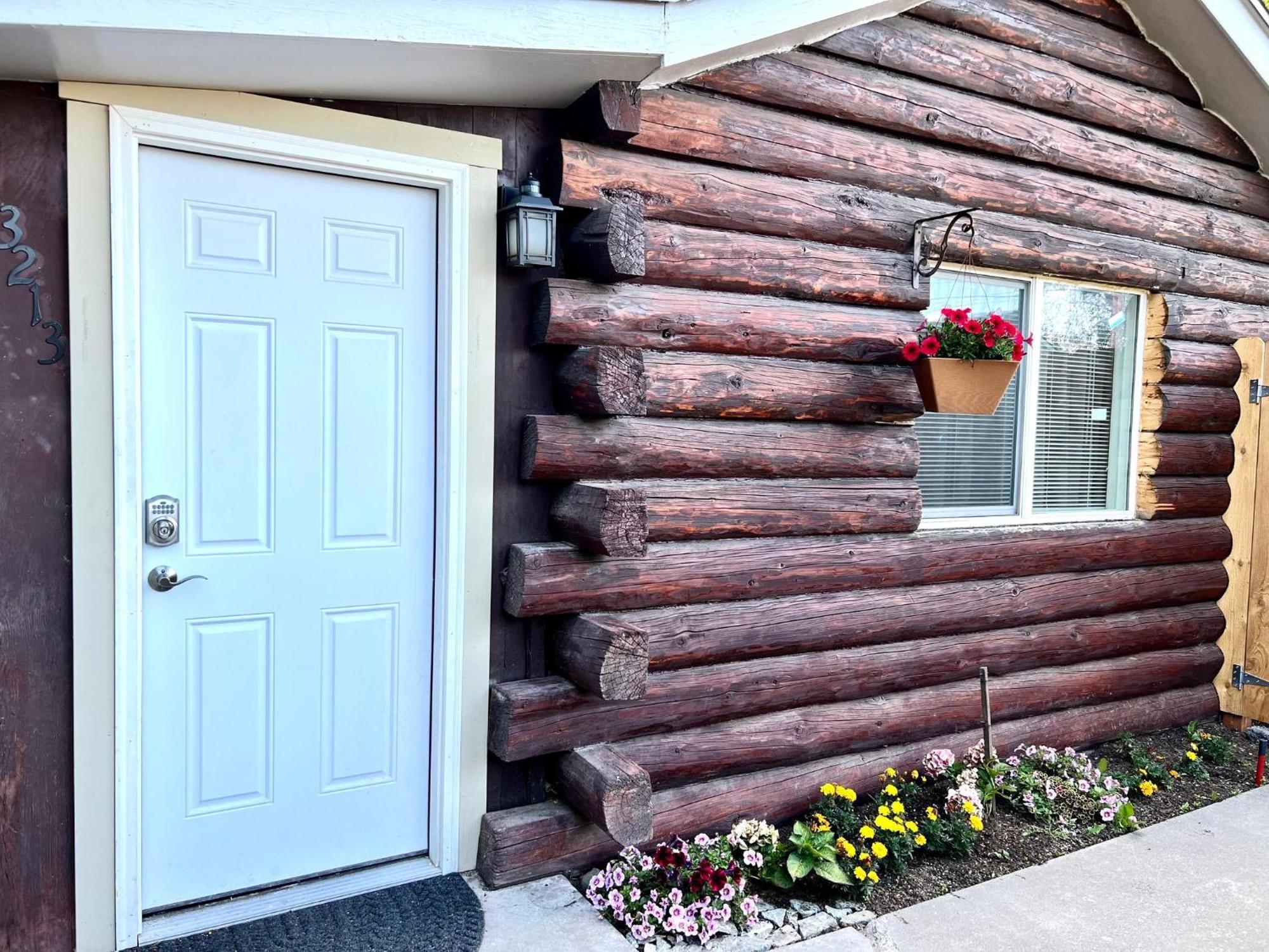 Appartamento Log House In Heart Of Anchorage Esterno foto